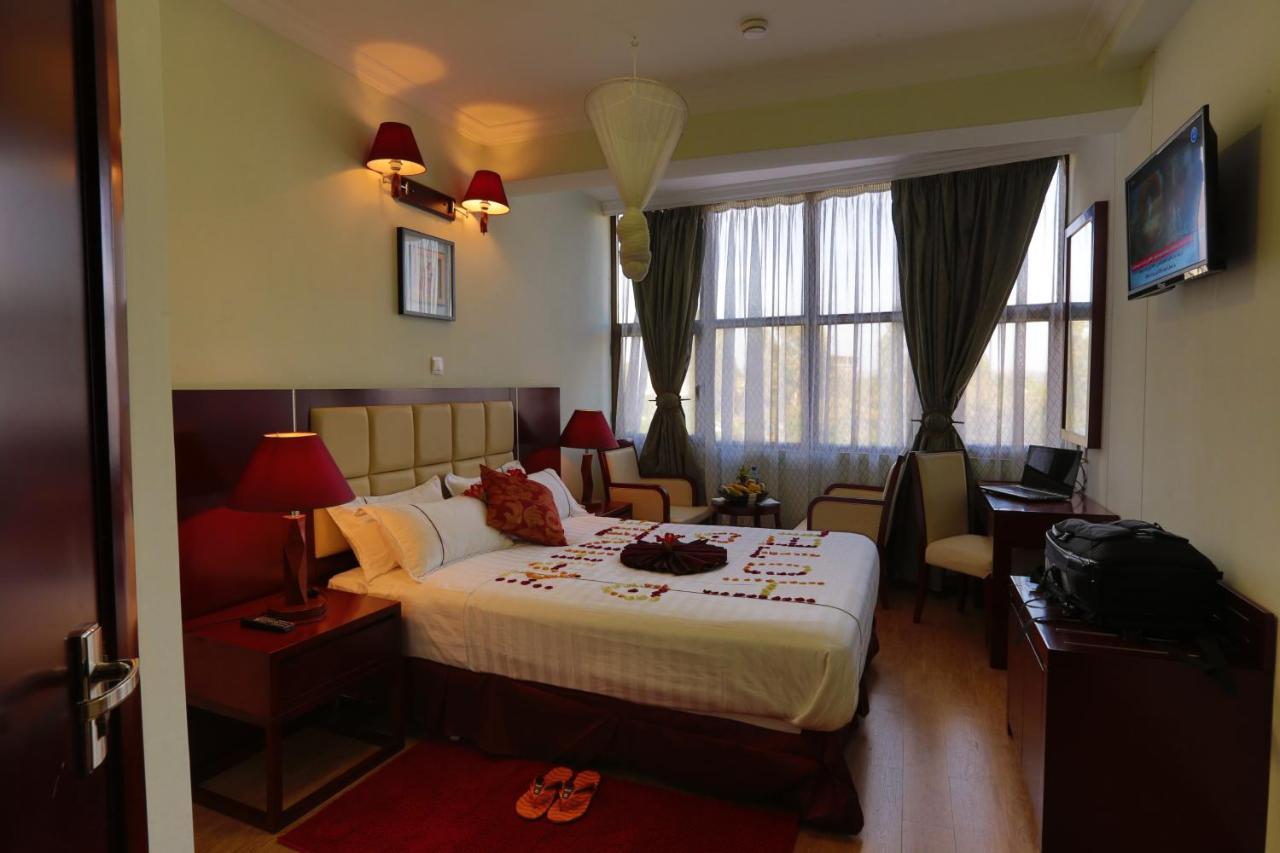 Rahnile Hotel Bahir Dar Buitenkant foto