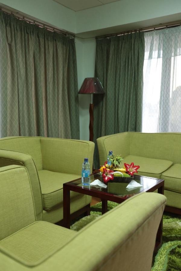 Rahnile Hotel Bahir Dar Buitenkant foto