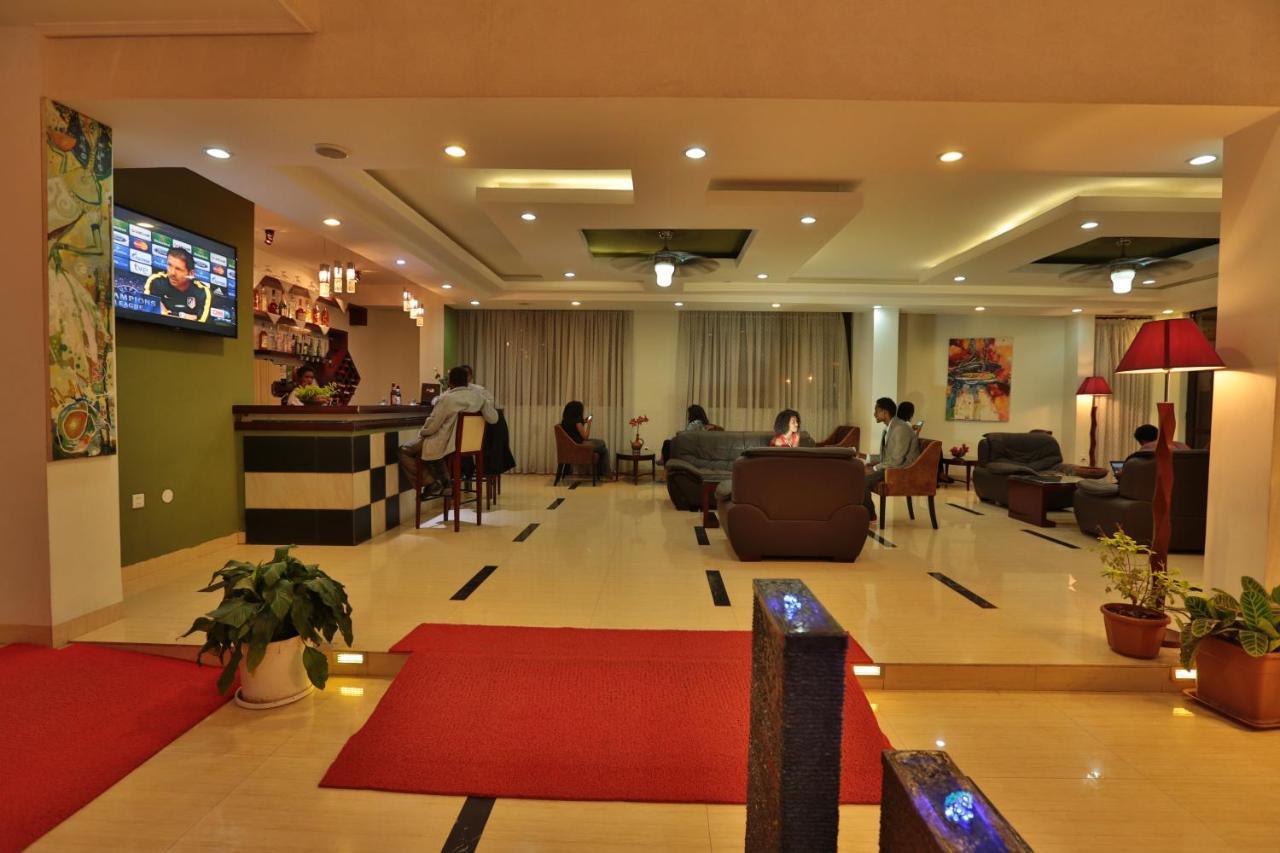 Rahnile Hotel Bahir Dar Buitenkant foto