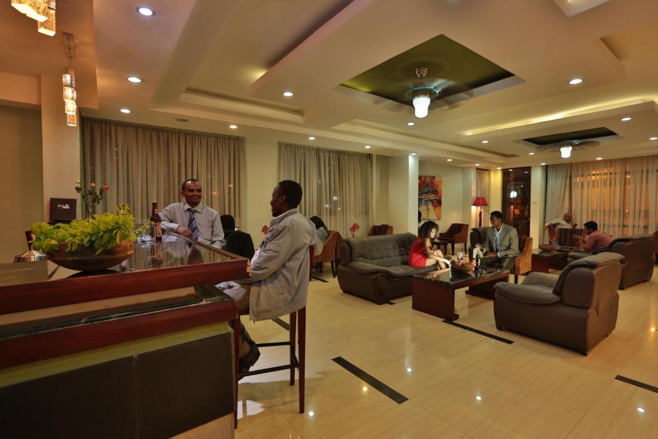 Rahnile Hotel Bahir Dar Buitenkant foto