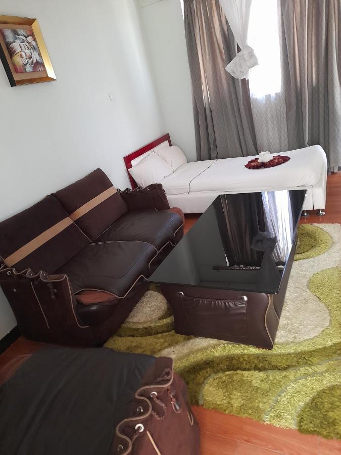 Rahnile Hotel Bahir Dar Buitenkant foto