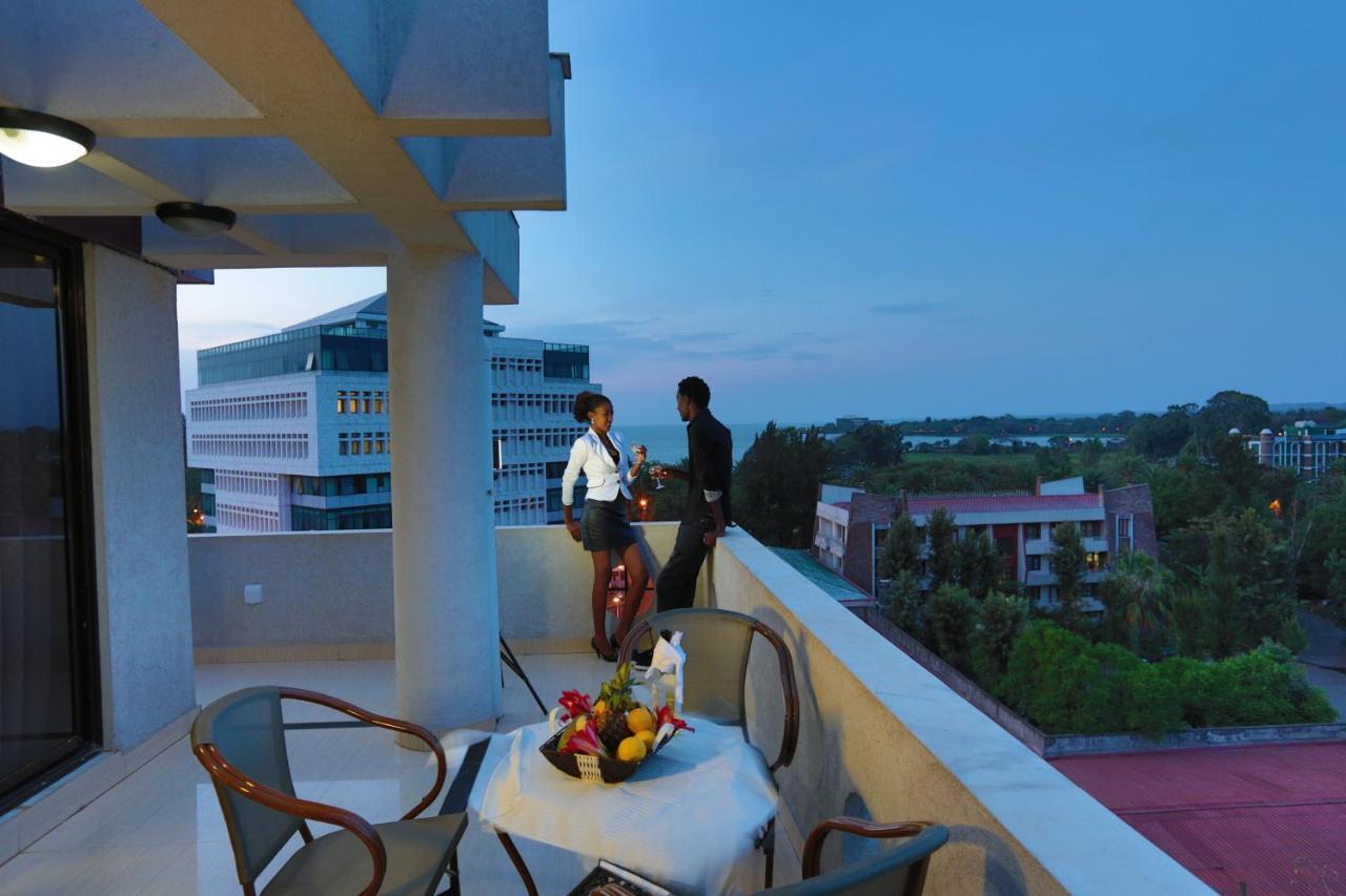 Rahnile Hotel Bahir Dar Buitenkant foto