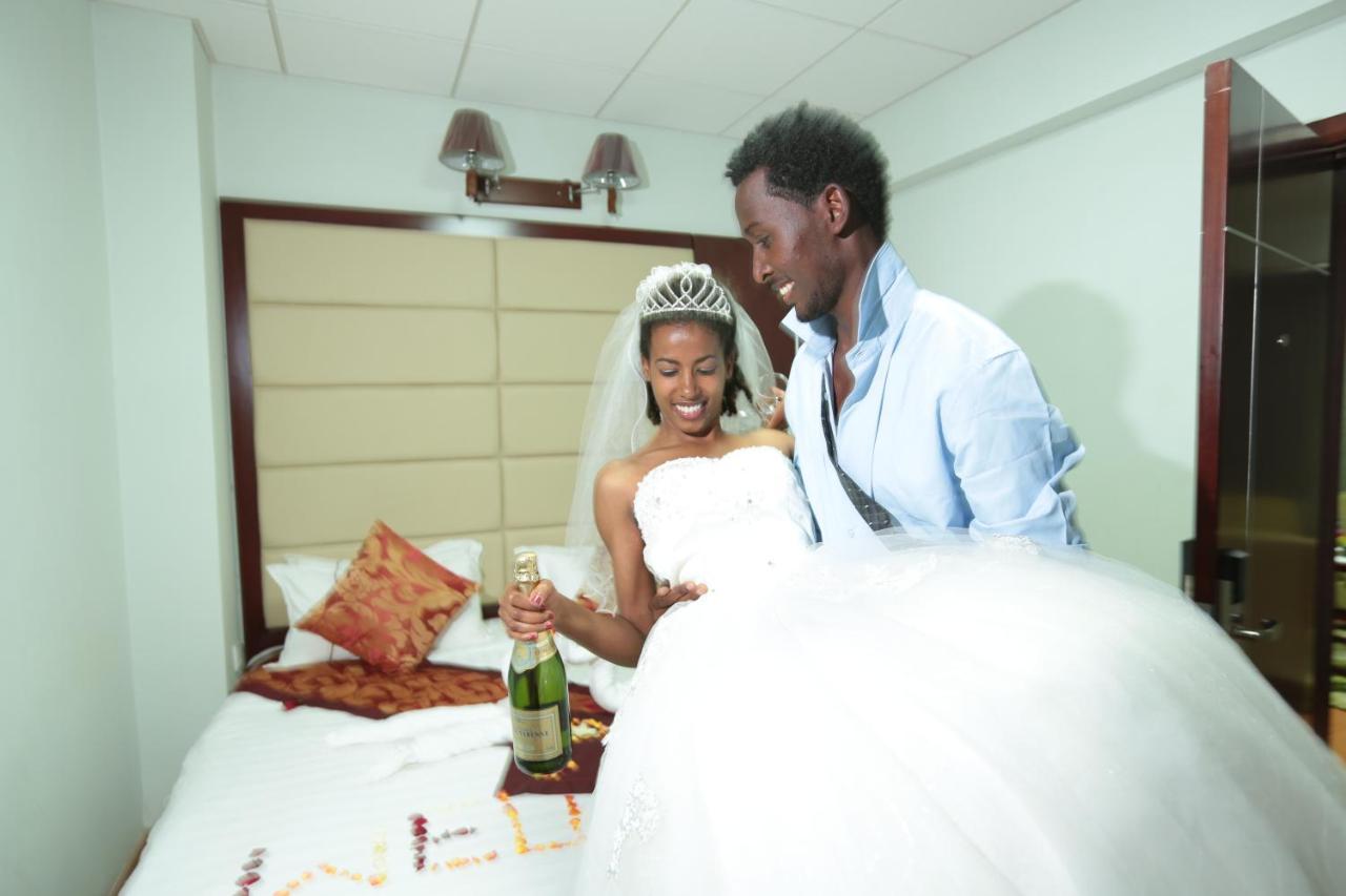 Rahnile Hotel Bahir Dar Buitenkant foto